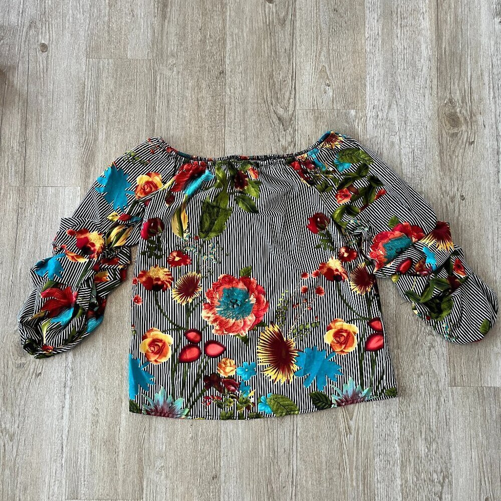 Womens Song of Style Floral Ruffle Blouse - M